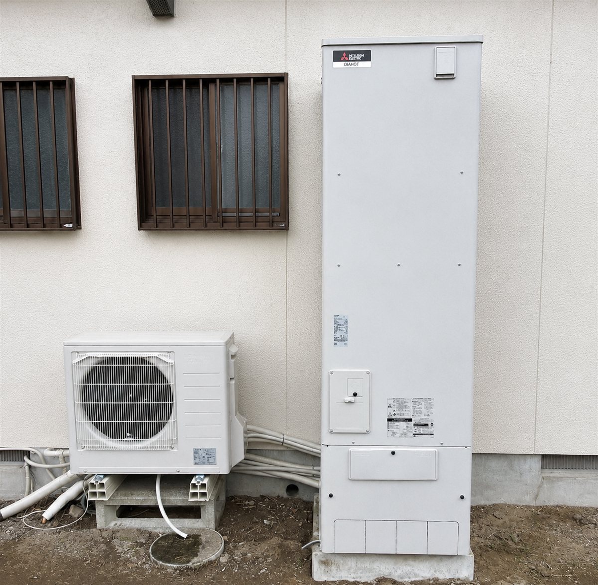 東京都江戸川区で設置したエコキュート（三菱電機）と室外機