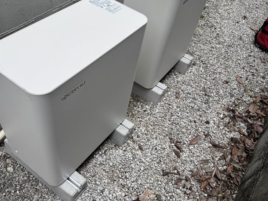 千葉県市川市に設置した京セラの蓄電池ユニット（11kWh・2台構成）