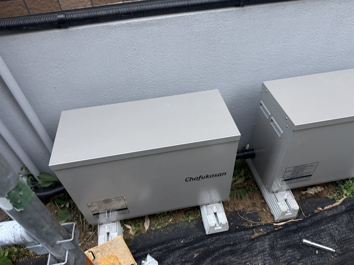東京都江東区に設置した蓄電池ユニット（長府工産）