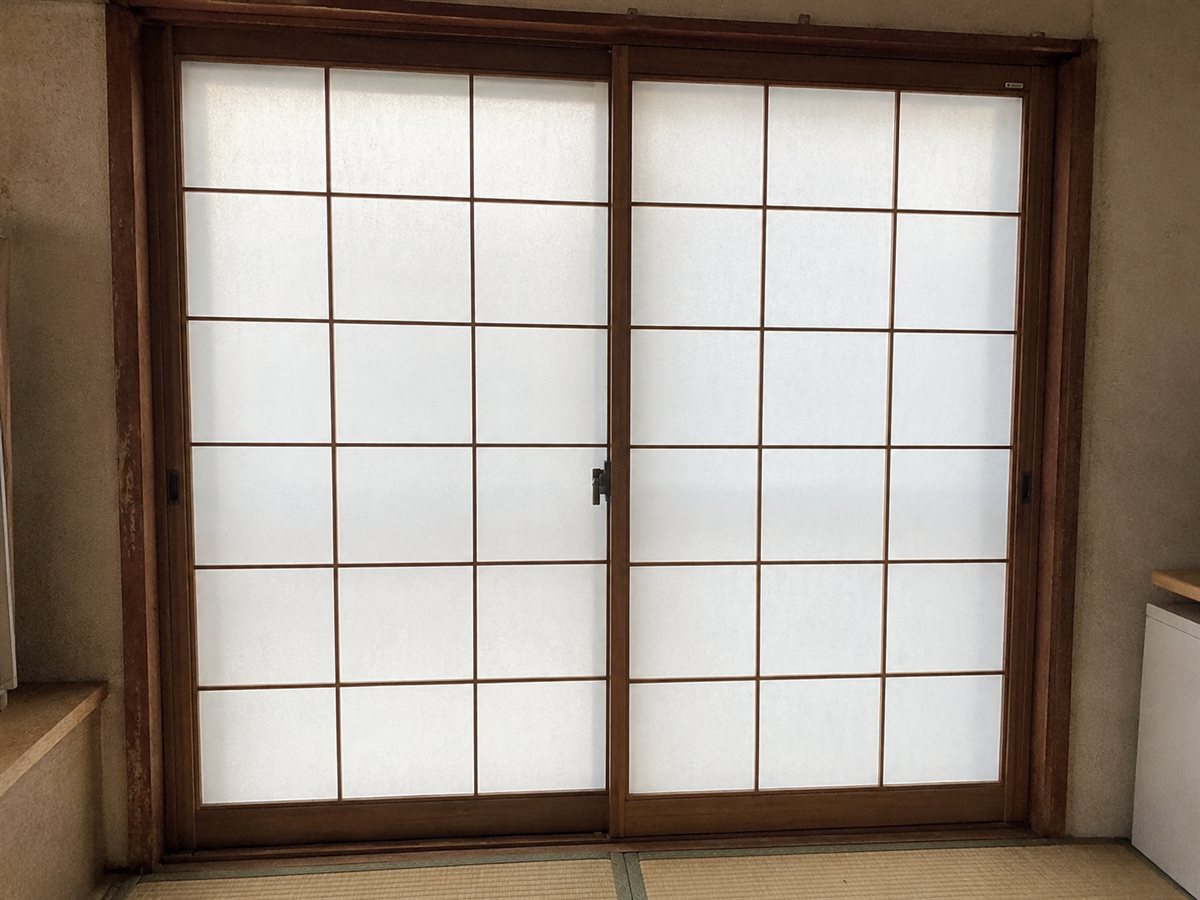 東京都杉並区の内窓リノベ施工後。和室の障子風デザインの内窓