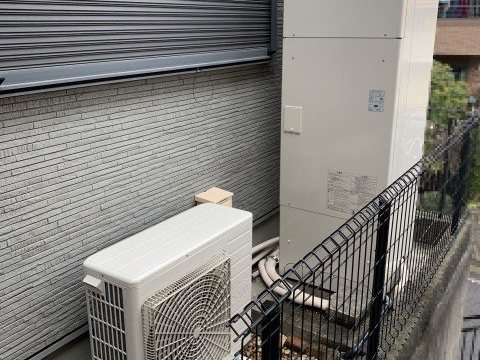 神奈川県横浜市で交換したエコキュート（日立）と室外機